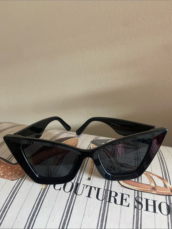 Accessories - NEW Thick Black Cat Eye Sunglasses 400UV Last PAIR